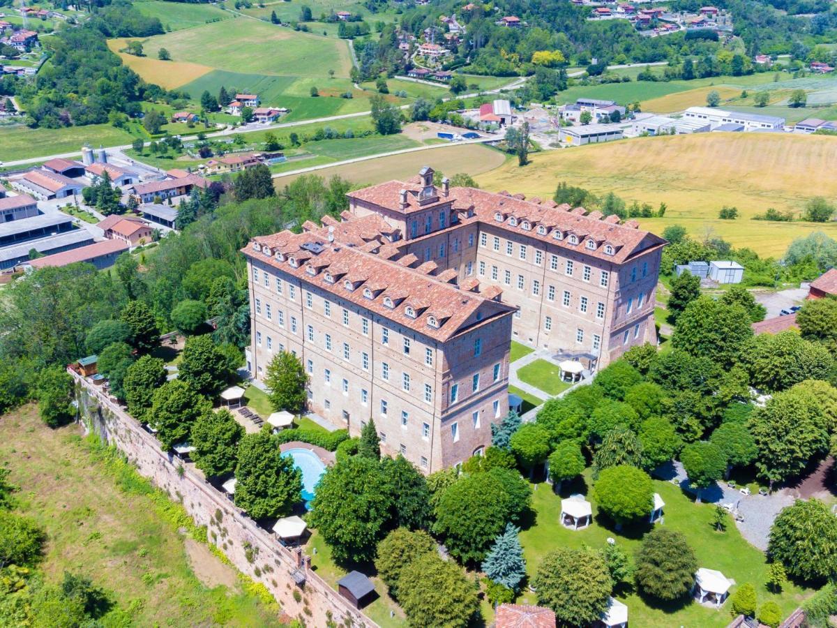 Montaldo Castle & Resort Montaldo Torinese Buitenkant foto