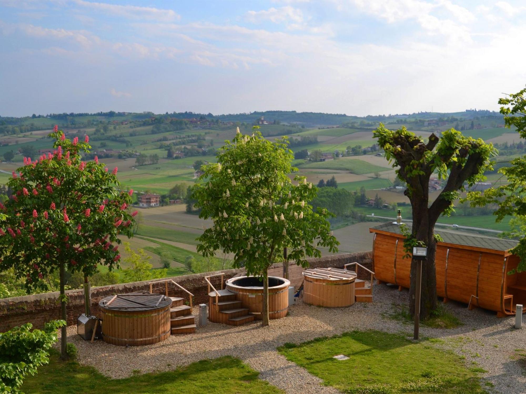 Montaldo Castle & Resort Montaldo Torinese Buitenkant foto